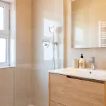 Cozy 1br Beachside By Lovelystay Apartmán